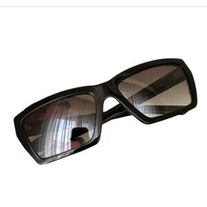 BLACK PRADA SUNGLASSES